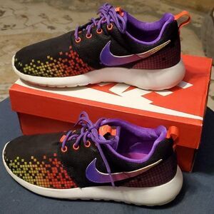 Nike Roshe One Print GS 677784-003 Black White Multi color Hyper Violet Volt Red
